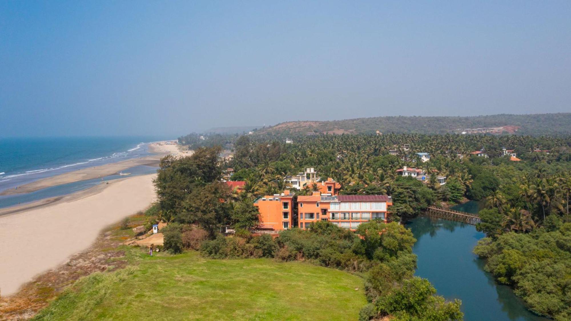 Mandrem Beach Resort, A Member Of Radisson Individuals Retreat 외부 사진