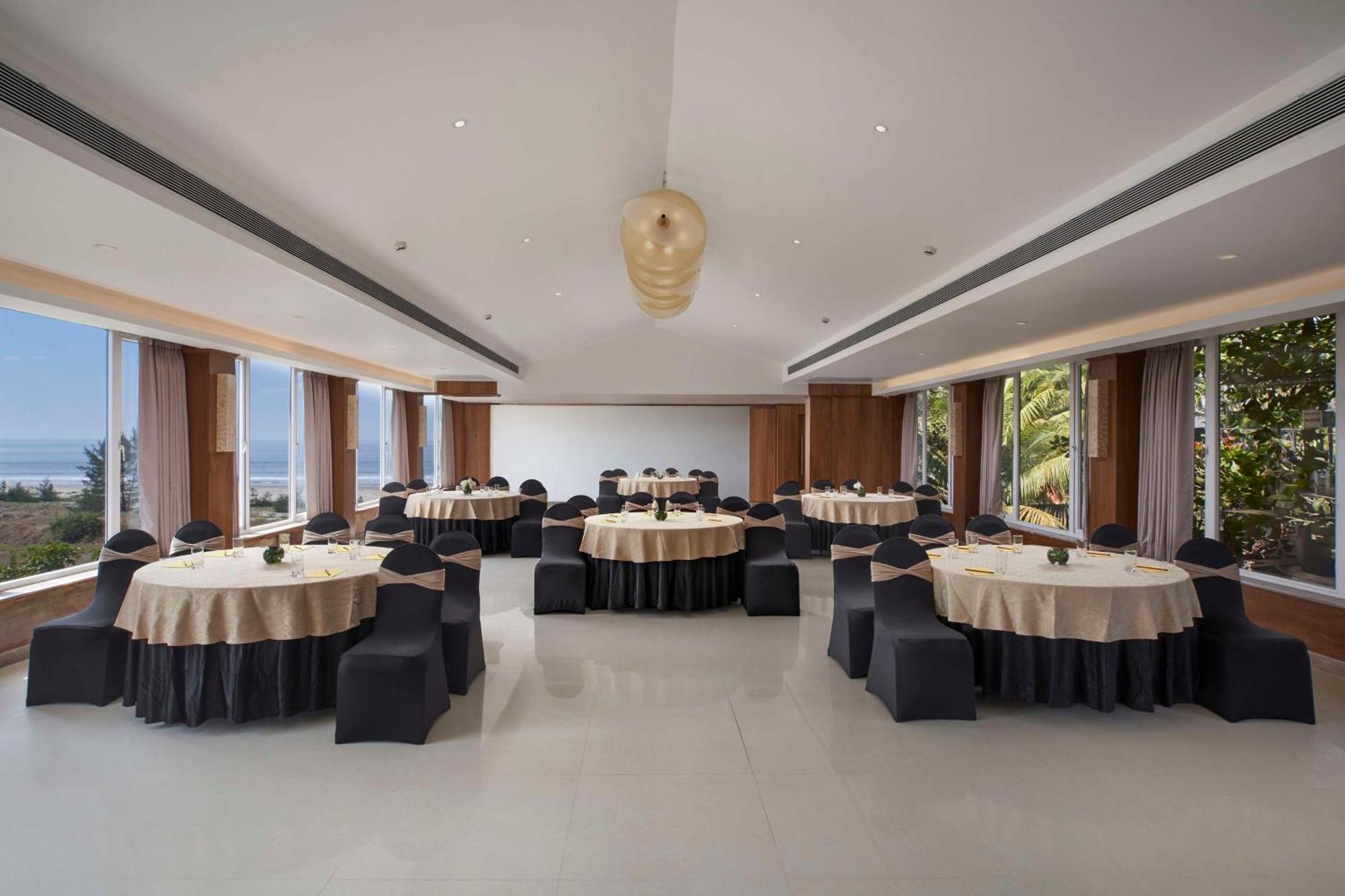 Mandrem Beach Resort, A Member Of Radisson Individuals Retreat 외부 사진