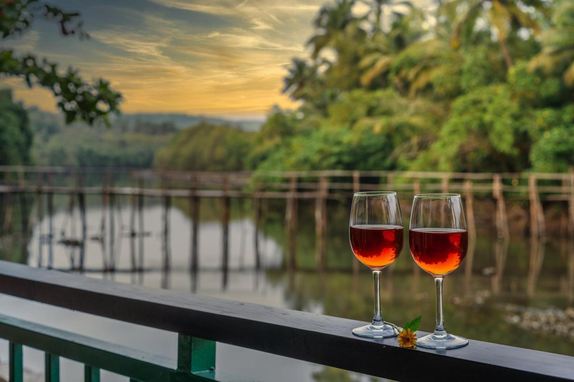 Mandrem Beach Resort, A Member Of Radisson Individuals Retreat 외부 사진