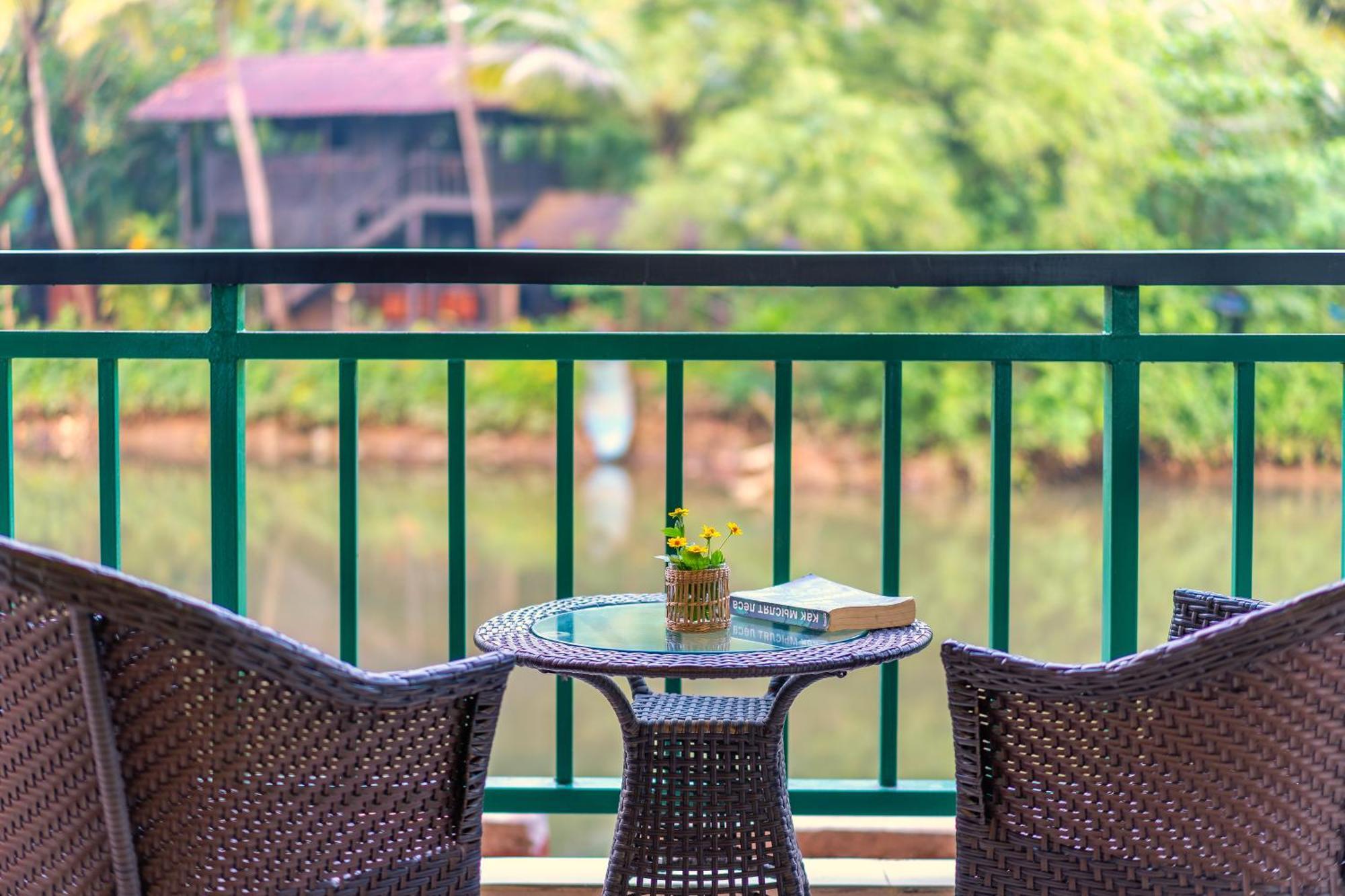 Mandrem Beach Resort, A Member Of Radisson Individuals Retreat 외부 사진