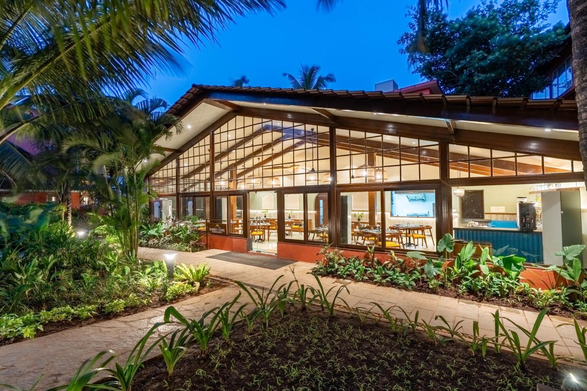 Mandrem Beach Resort, A Member Of Radisson Individuals Retreat 외부 사진