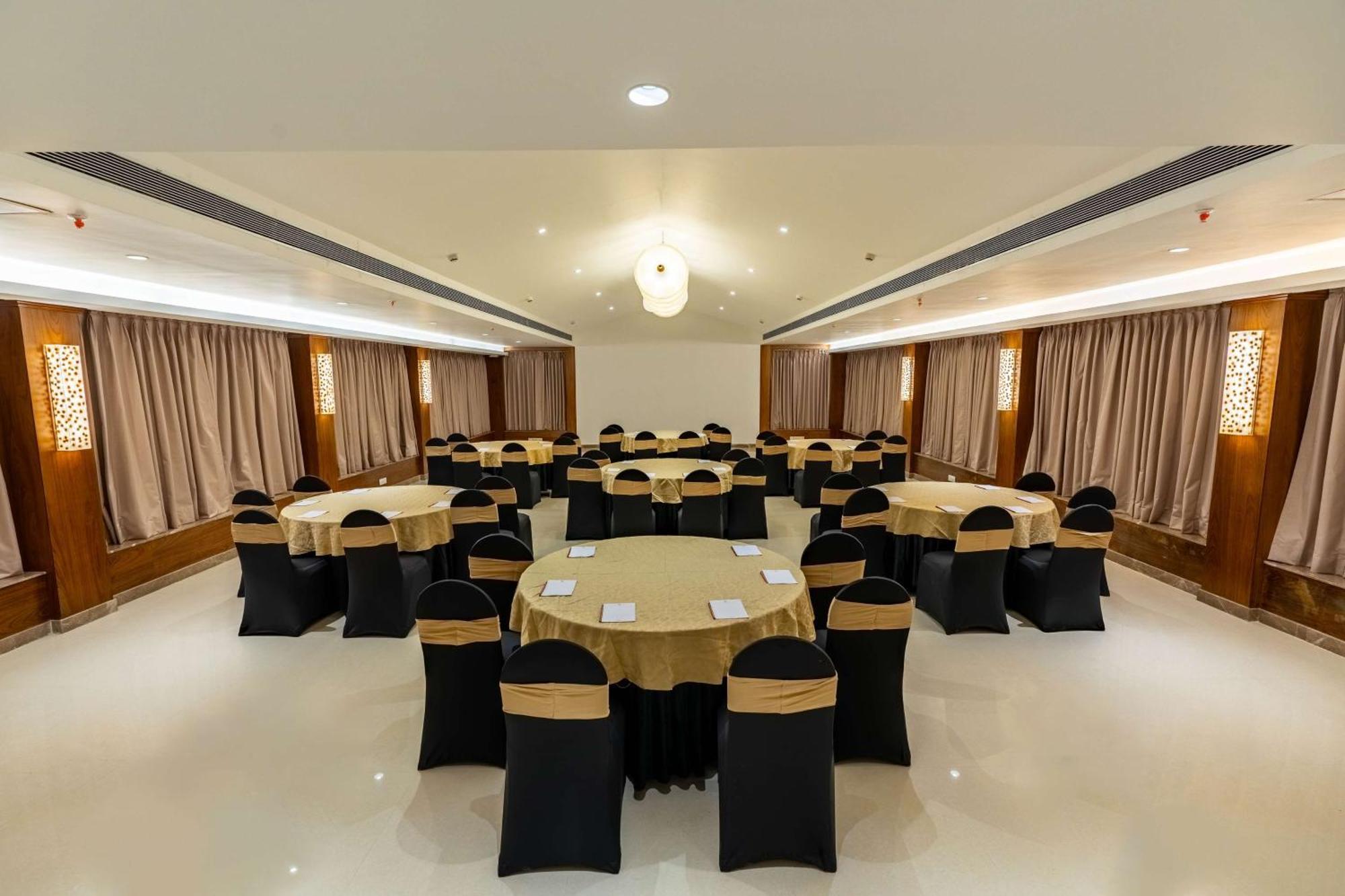 Mandrem Beach Resort, A Member Of Radisson Individuals Retreat 외부 사진